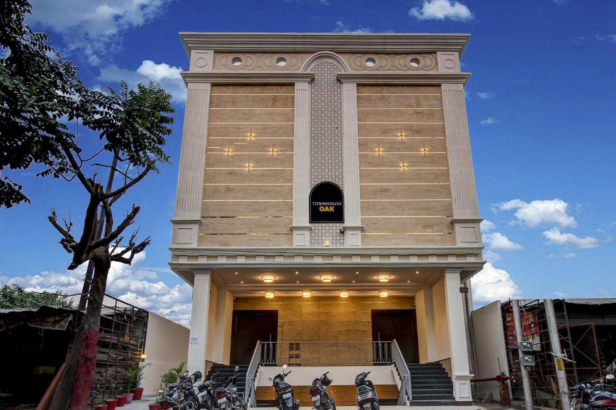 Super Townhouse Oak Aurelia Grand Lucknow Exterior foto