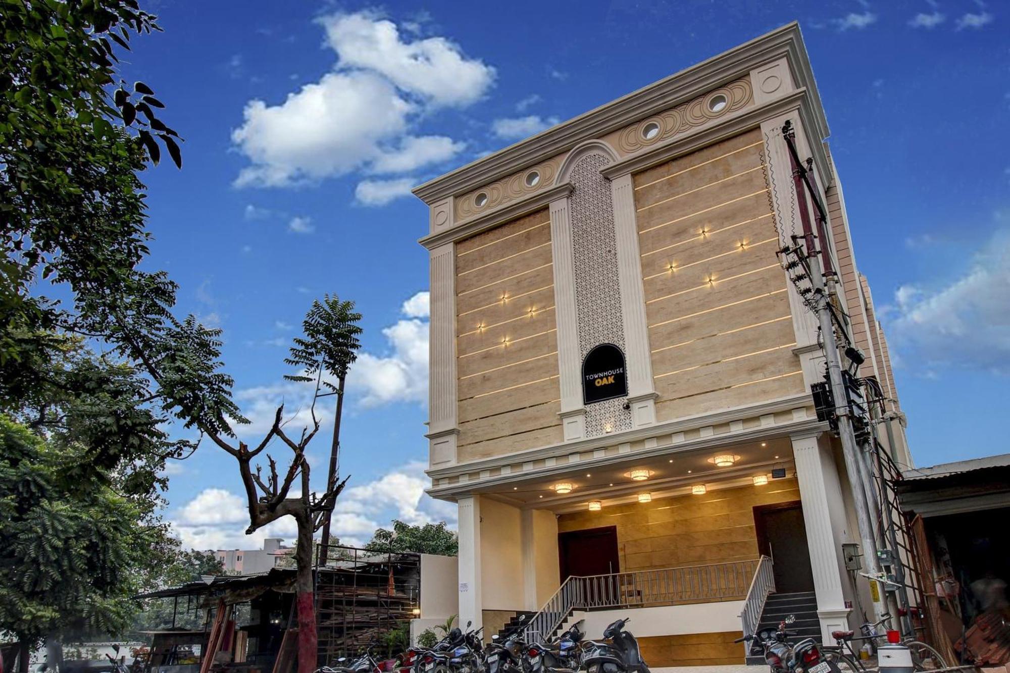 Super Townhouse Oak Aurelia Grand Lucknow Exterior foto
