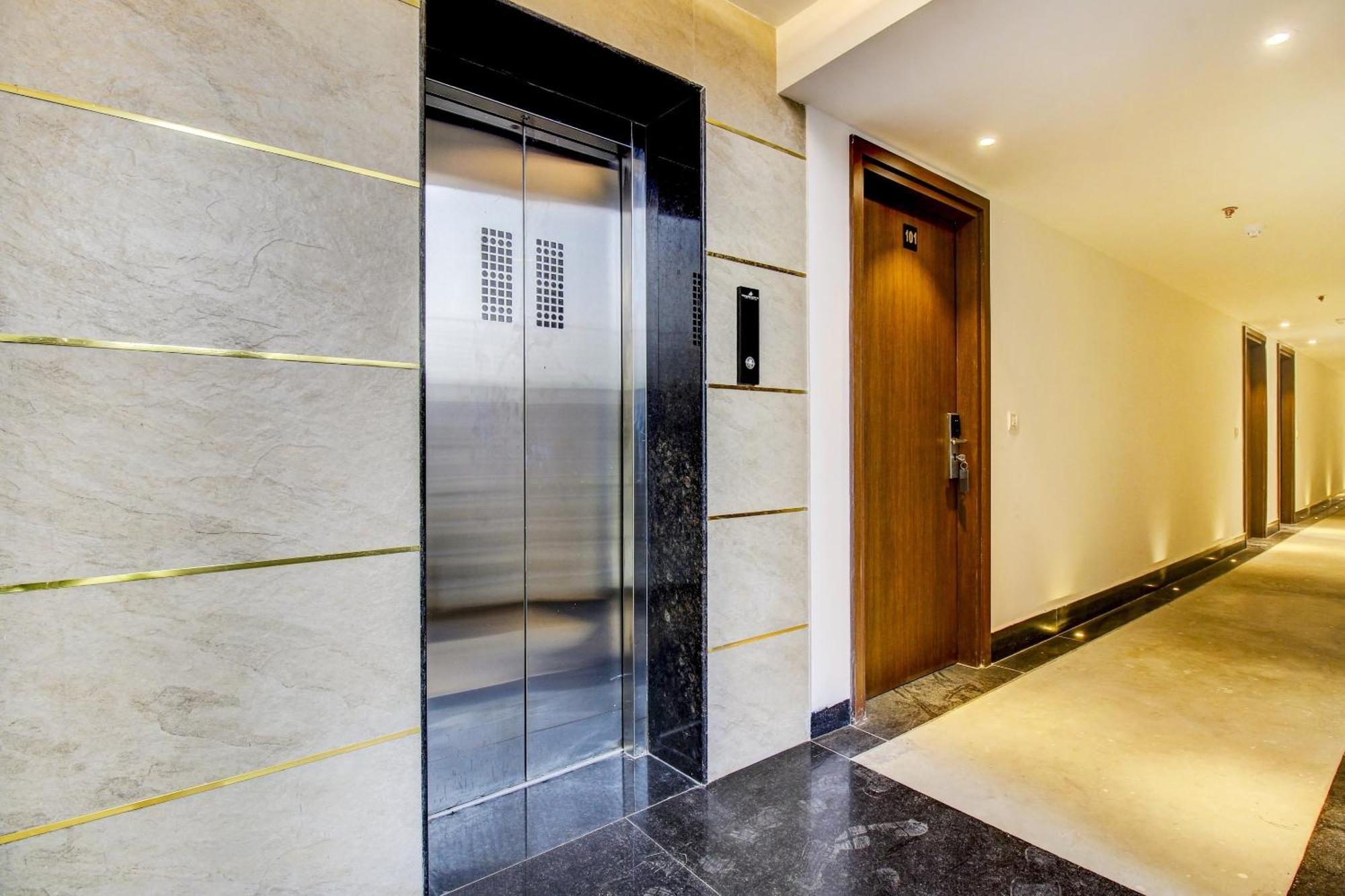 Super Townhouse Oak Aurelia Grand Lucknow Exterior foto