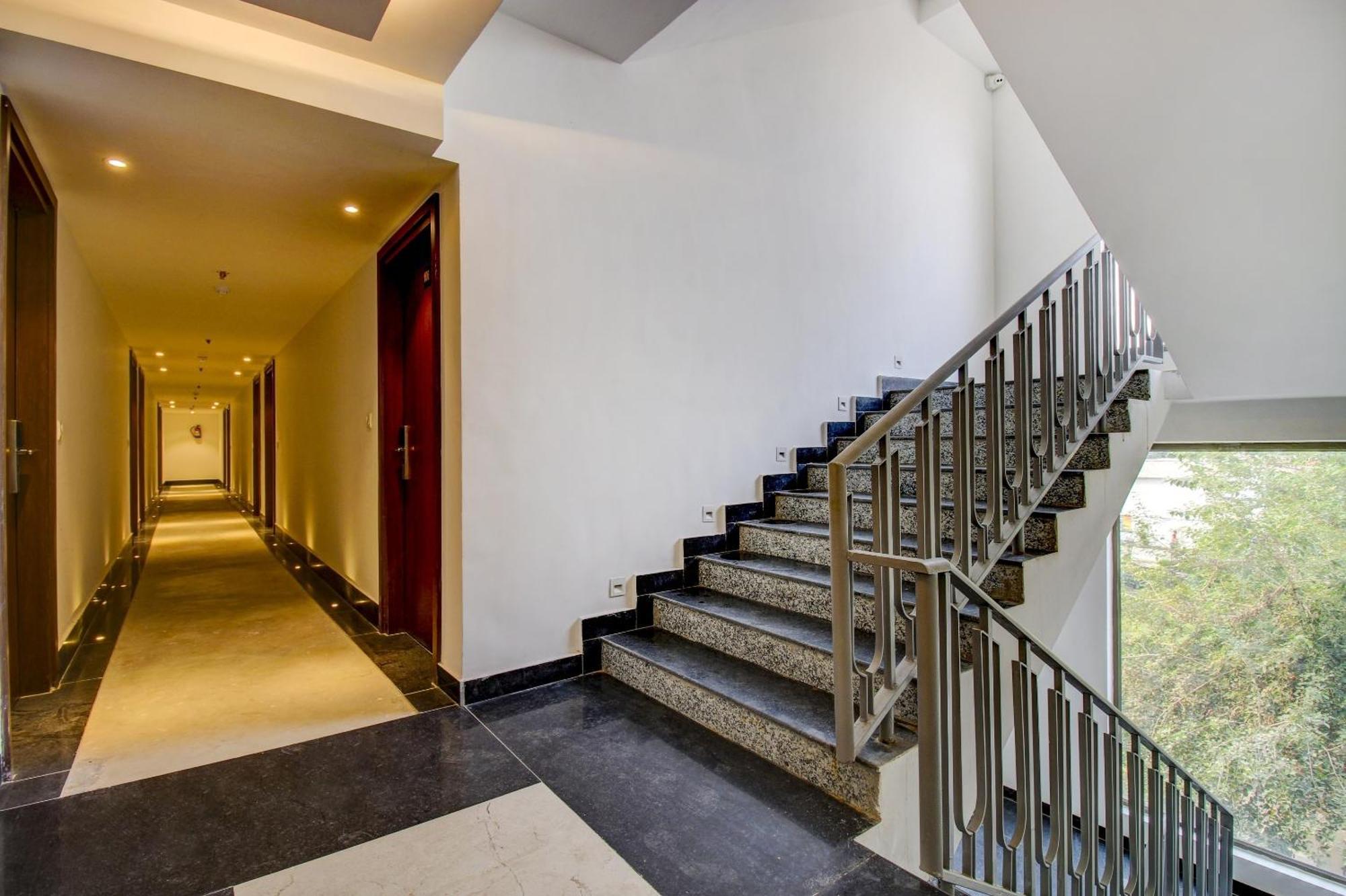 Super Townhouse Oak Aurelia Grand Lucknow Exterior foto