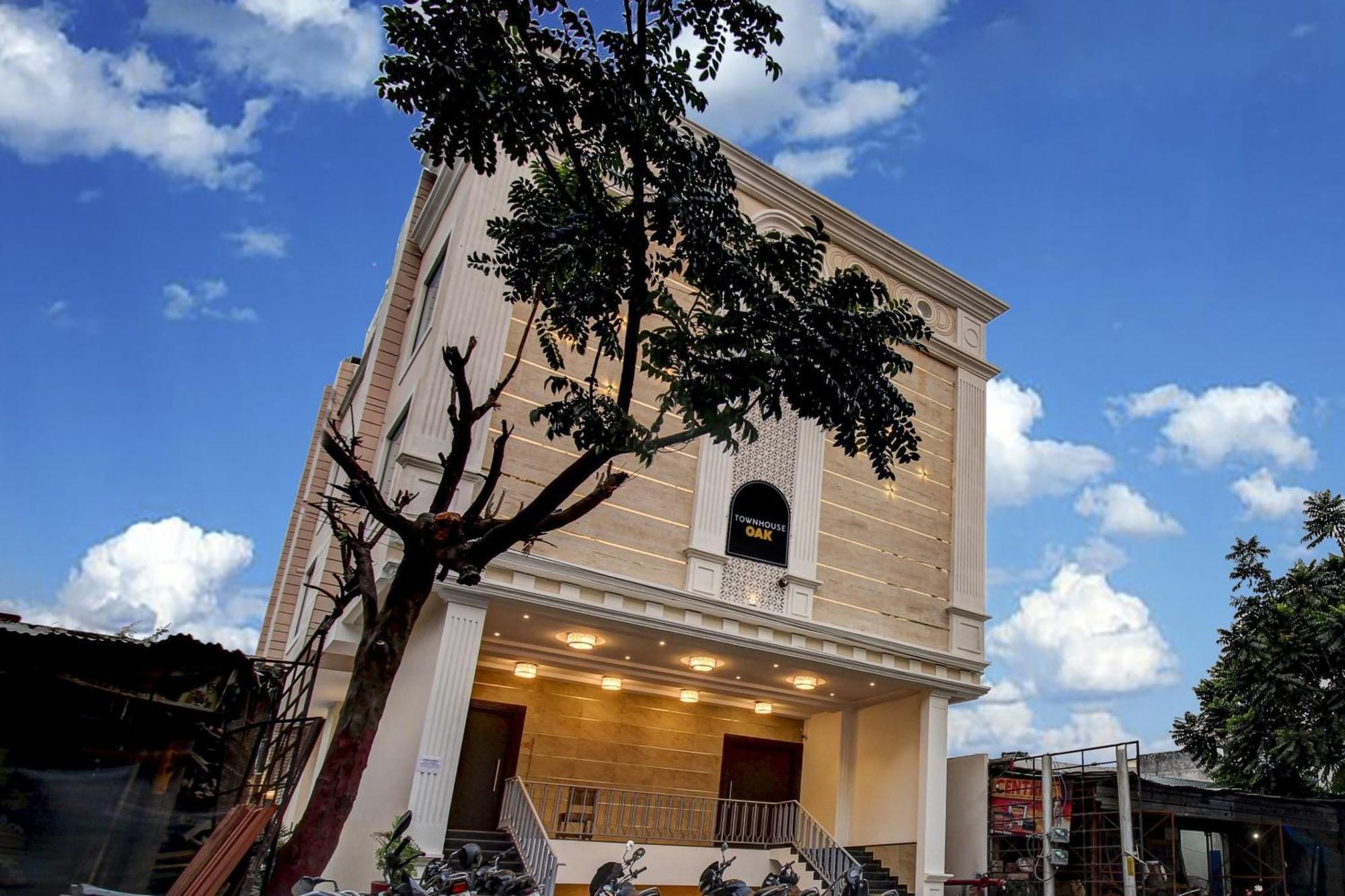 Super Townhouse Oak Aurelia Grand Lucknow Exterior foto