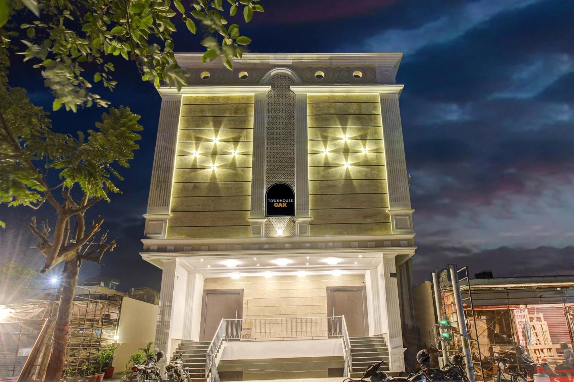 Super Townhouse Oak Aurelia Grand Lucknow Exterior foto